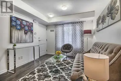 242 - 318 JOHN STREET Markham (Aileen-Willowbrook), Ontario