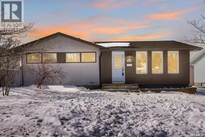 Fully renovated bungalow located in the desirable Whitmore Park neighborhood, close to schools, the...