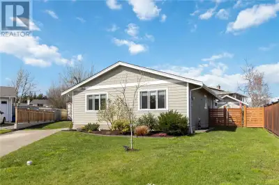 Open house Saturday July 12 - 10:00 - 12:00. Stylish, move-in ready bungalow tucked away on a quiet...