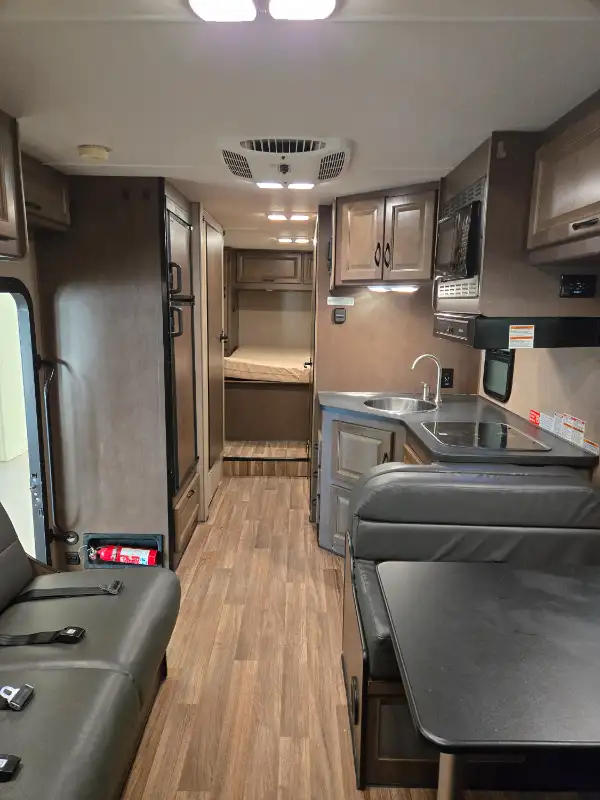 2019 CLASS C MOTORHOME FOR SALE. in RVs & Motorhomes in City of Toronto - Image 9