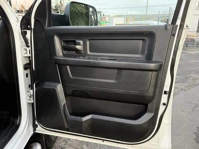 2013 Ram 3500 4X4 Service Truck in Heavy Trucks in Delta/Surrey/Langley - Image 35