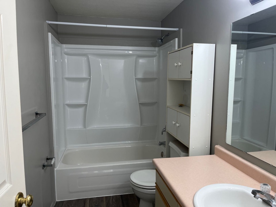 2 Bed 1 Bath Unit in Olds, AB 2