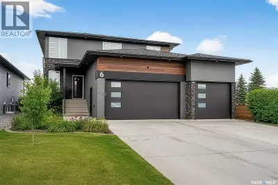 EFFORTLESS ELEGANCE AT IT’S BEST!! This stunning home was thoughtfully designed to blend luxury & fu...