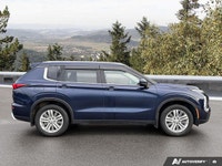 Experience the effortless blend of style and practicality with this 2022 Mitsubishi Outlander SE. Bo... (image 5)