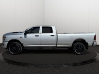 This 2026 RAM 2500 TRADESMAN CREW CAB 4X4 has the following options Cloth 40/20/40 Bench Seat, 8.4 T... (image 1)
