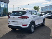 This Hyundai Tucson boasts a Regular Unleaded I-4 2.0 L/122 engine powering this Automatic transmiss... (image 4)