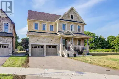 Discover luxury living just 5 min. from Lake Simcoe & only 1 hour from Toronto! Your dream home awai...