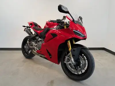2025 Ducati Panigale V2 S - Ohlins Suspension - Factory Ducati Cruise Control Module has been added....