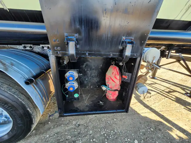 2004 Advance 51,400 L Super B-Train Insulated 406 Tank Trailer in Heavy Equipment in Delta/Surrey/Langley - Image 40