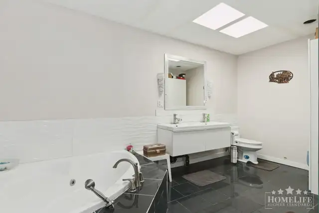 Spacious 5-Bed Family Home in North Delta in Long Term Rentals in Delta/Surrey/Langley - Image 18