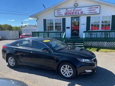 2011 Kia Optima GDI,161,000 km's, 4 cyl, automatic, air, cruise, CD player, Bluetooth, USB, AUX port...