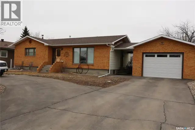 105 Magnan STREET Gravelbourg, Saskatchewan in Houses for Sale in Moose Jaw - Image 2