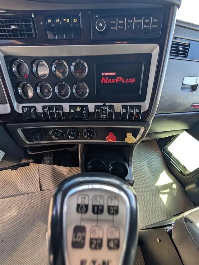 2014 KENWORTH T800 in Heavy Trucks in Kamloops - Image 24