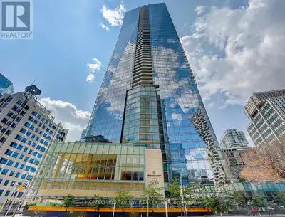 Experience luxury living on the 36th floor of the prestigious Shangri-La Toronto with breathtaking c...