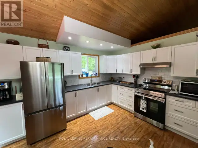 253 LACOURSE LANE Lanark Highlands, Ontario in Houses for Sale in Ottawa - Image 8