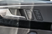 ... Engine: Moteur à 4 cylindres 2.0l L/100Km City: 10.0 L/100Km Hwy: 7.4 Safety Equipment Contrôle... (image 6)