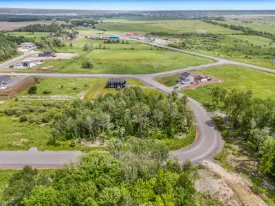 CORNER LOT - ESTATE LOT - L'ORIGNAL! Splendid estate corner lot in the newly promoted neighborhood o...