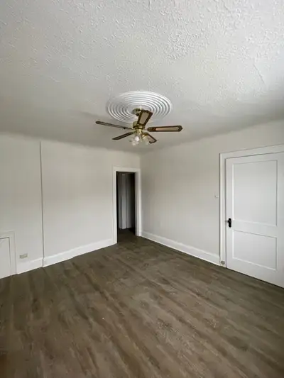 Spruce st - 3 bed apartment top floor