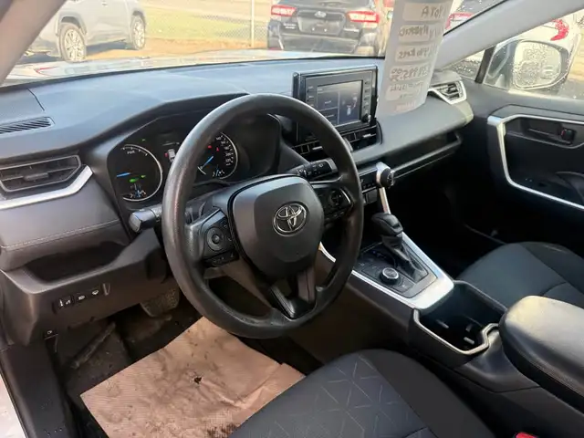 2022 TOYOTA RAV4 HYBRID LE WE FINANCE ALL CREDIT GOOD BAD UGLY in Cars & Trucks in Edmonton - Image 18