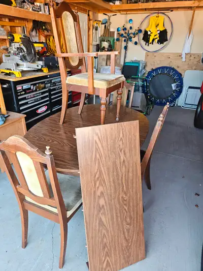 Table & Chairs