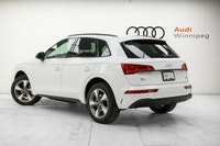 This Audi Q5 boasts a Intercooled Turbo Gas/Electric I-4 2.0 L/121 engine powering this Automatic tr... (image 5)