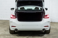 *English below* *Français:* Cette BMW 330i xDrive 2023, affichant seulement 18 146 km, provient d'un... (image 6)