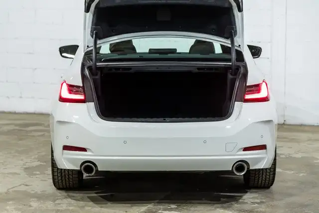 2023 BMW 3 Series 330i xDrive | Groupe Premium | Volant in Cars & Trucks in City of Montréal - Image 8