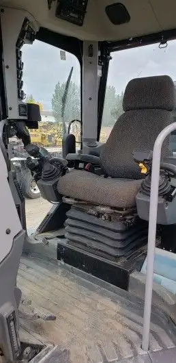 160M AWD - 2015 in Heavy Equipment in Saskatoon - Image 7