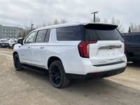 AMVIC Licensed Dealer * HD Surround Vision * Panoramic Sunroof * Second Row Heated Seats & Steering... (image 5)