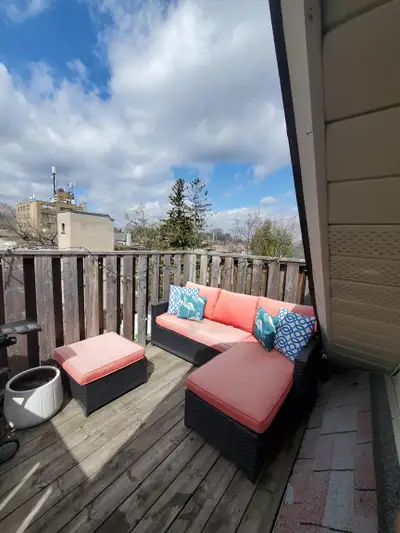 Bright open concept 3rd floor apartment in quiet house