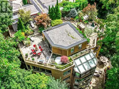 Welcome to Penthouse 16 at Governors Hill, one of Toronto's most prestigious luxury residences. Offe...