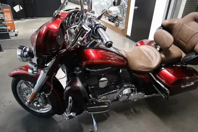 2014 Harley-Davidson FLHTKSE - CVO Limited in Sport Touring in Strathcona County - Image 10