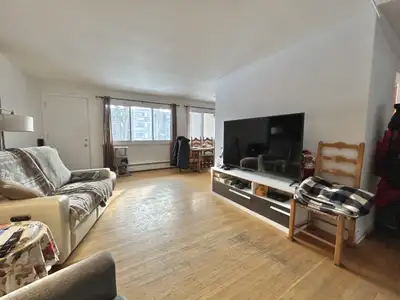 Appartement 4 et demi est situé dans un complexe immobilier localisé à Sainte-Foy à proximité de l’U...