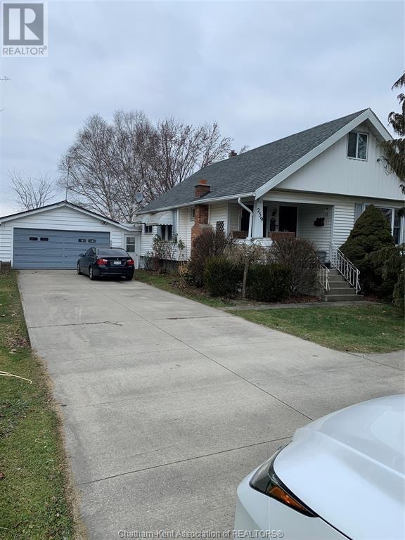 259 McNaughton AVENUE East Chatham, Ontario Houses for Sale Chatham