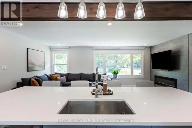 2534 SUNNIDALE ROAD Springwater, Ontario in Houses for Sale in Barrie - Image 9