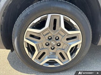 Discover sustainable sophistication and commanding performance with this 2023 Hyundai Santa Fe Plug-... (image 8)