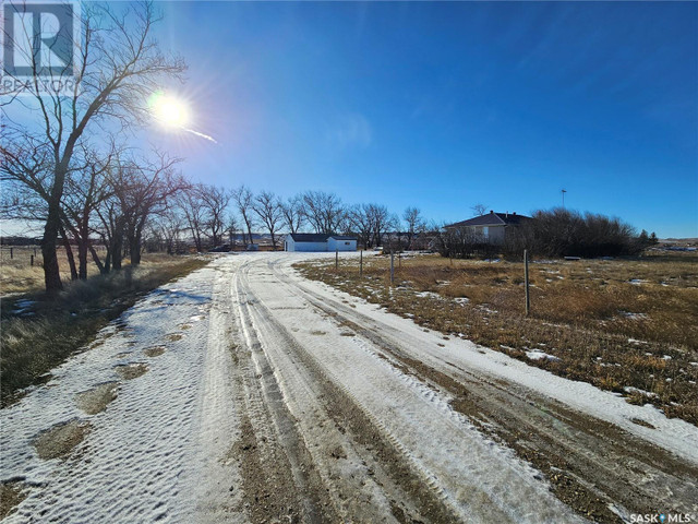 Wills Acreage White Valley Rm No. 49, Saskatchewan in Houses for Sale in Swift Current - Image 4