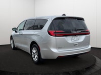 This 2026 CHRYSLER PACIFICA SELECT has the following options Caprice Leatherette Bucket Seats, Remot... (image 3)