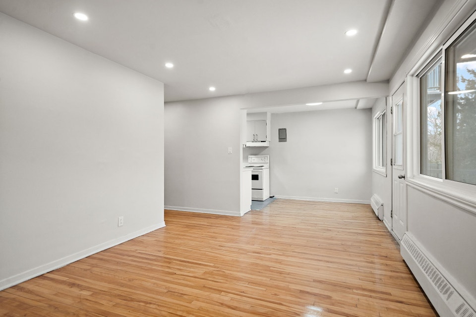 3 1/2 Grand et Luxueux au bord de l'eau a Lasalle (13) 4