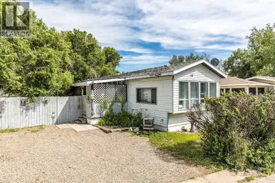 Sellers are open to offers! One of the cheapest lot rents in town! Affordable, convenient, and full...