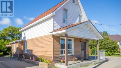 This well placed property features an immaculate 2 storey light filled two bedroom spacious apartmen...