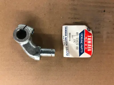 NOS Yamaha kick start boss # 401-15621-00 fits 1974 MX 100/MX 125 /MX175 YZ 125 1975 MX 100/MX 125/M...