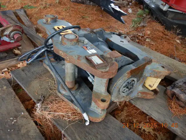 Werk-Brau D-LOCK Hydraulic 180 Degree Tilt Coupler 100-140 CLASS in Heavy Equipment in City of Halifax - Image 11