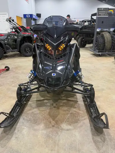 Marsh's Marina We have a beautiful 2023 VR1 Boost on trade New studded track 3 per bar, electric sta...