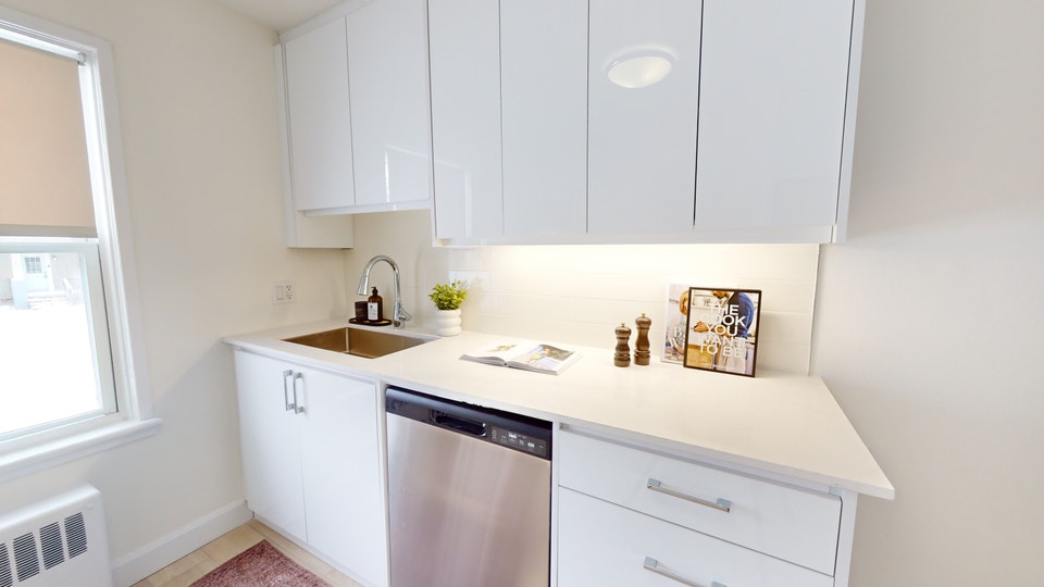 Apartment for Rent at 939 Western, London - Student Rental! 4
