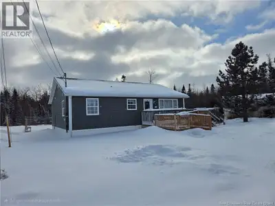 Welcome to 36 Hayward, a bungalow style mini home located in Cross Creek Mini Home Park in Riverview...