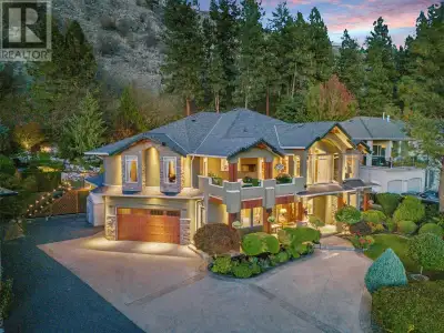 Welcome to your private oasis in the heart of Lakeview Heights, just minutes from world-renowned Mis...