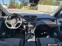 This Nissan Qashqai boasts a Regular Unleaded I-4 2.0 L/122 engine powering this Variable transmissi... (image 9)