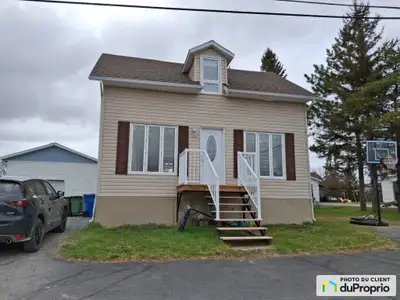 Maison parfaite pour une petite famille! Près d'une école primaire, d'une épicerie/dépanneur, d'un a...