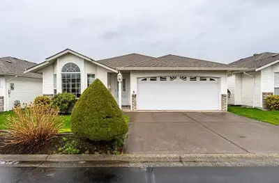 Here is your opportunity to move into the gated 55+ community at The Horizon. This detached home off...